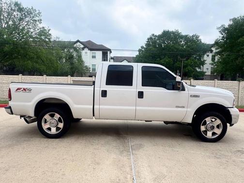 White 2007 Ford F-250 Lariat