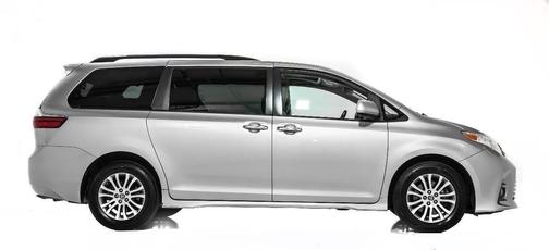 2020 Toyota Sienna XLE Premium