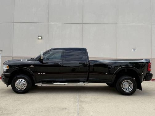 Black 2019 RAM 3500 Laramie 4x4 4dr Crew Cab 8 ft. LB DRW Pickup