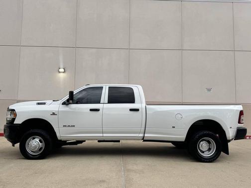 White 2022 RAM 3500 Tradesman 4x4 4dr Crew Cab 8 ft. LB DRW Pickup