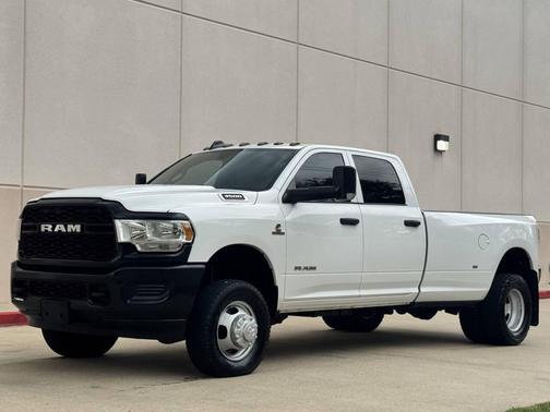 White 2022 RAM 3500 Tradesman 4x4 4dr Crew Cab 8 ft. LB DRW Pickup