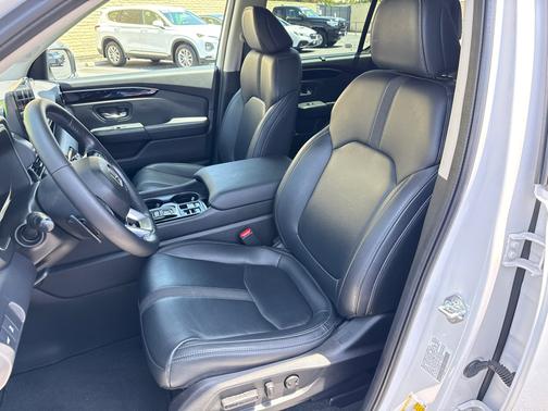 Platinum White Pearl 2023 Honda Pilot
