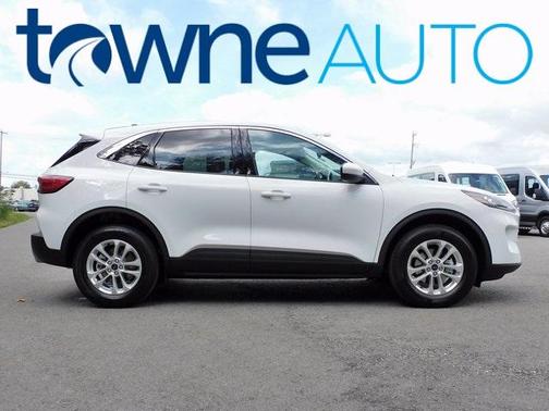 Photo 3 of 22 of 2021 Ford Escape SE