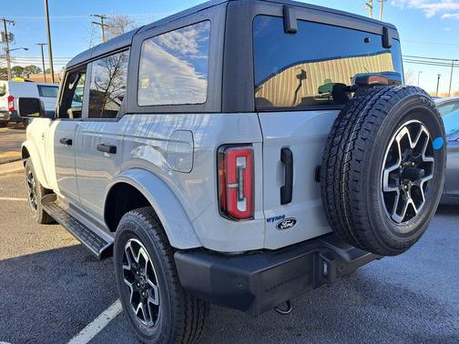 AVALANCHE GRAY 2026 Ford Bronco Outer Banks
