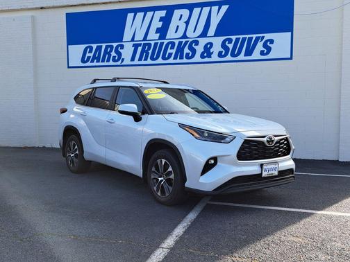 Wind Chill Pearl 2023 Toyota Highlander XLE