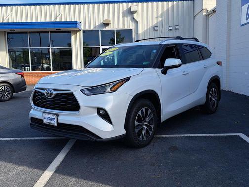 Wind Chill Pearl 2023 Toyota Highlander XLE