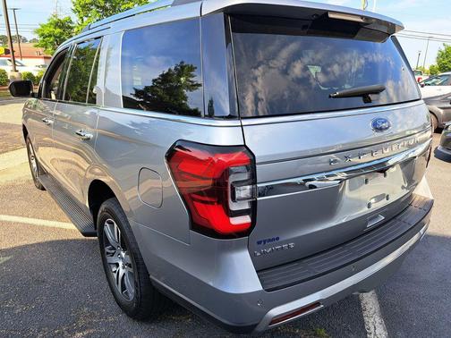 ICONIC SILVER METALLIC 2024 Ford Expedition Limited