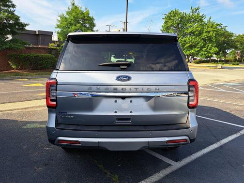 ICONIC SILVER METALLIC 2024 Ford Expedition Limited