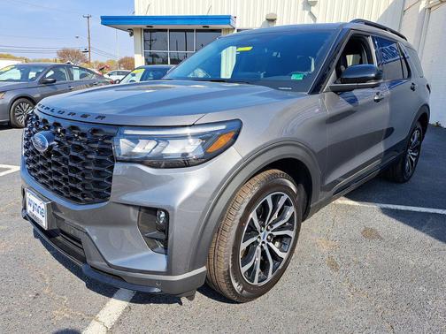 CARBONIZED GRAY METALLIC 2026 Ford Explorer ST-Line