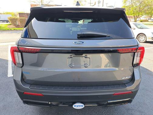 CARBONIZED GRAY METALLIC 2026 Ford Explorer ST-Line