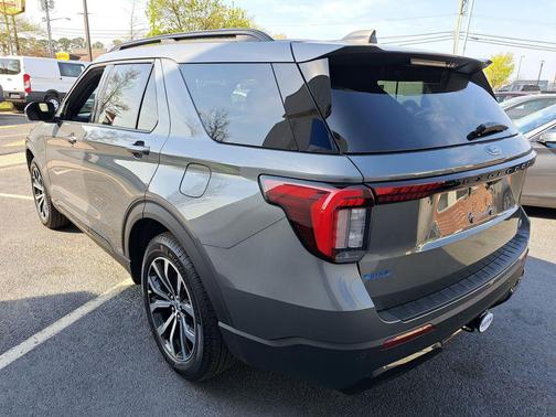 CARBONIZED GRAY METALLIC 2026 Ford Explorer ST-Line