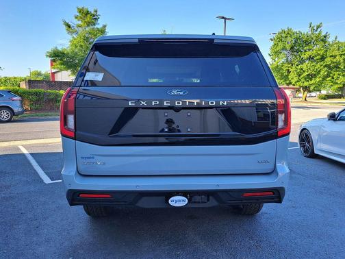 Glacier Gray Metallic Tri-Coat 2026 Ford Expedition Max Active 4x4