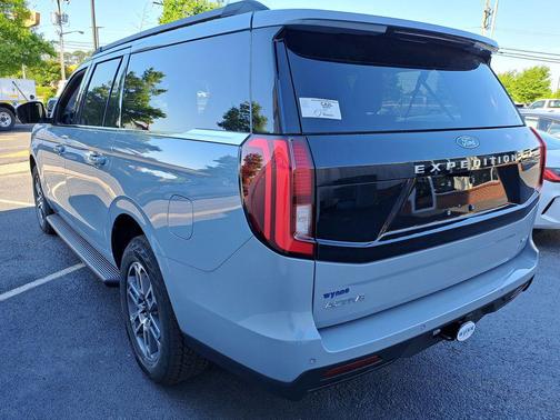 Glacier Gray Metallic Tri-Coat 2026 Ford Expedition Max Active 4x4
