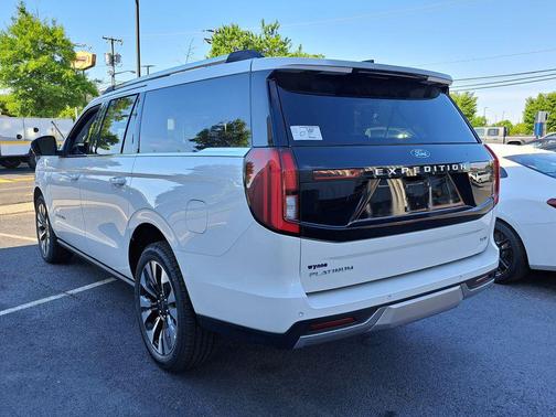 Star White Metallic Tri-Coat 2026 Ford Expedition Max Platinum