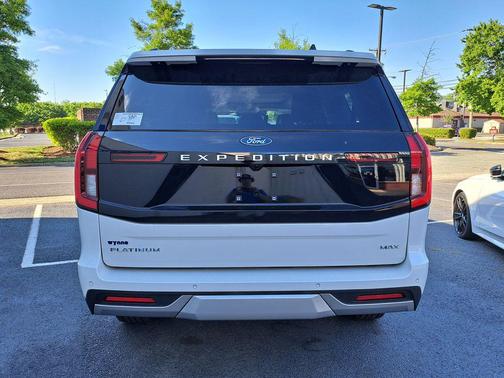 Star White Metallic Tri-Coat 2026 Ford Expedition Max Platinum