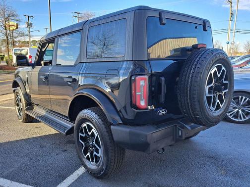 SHADOW BLACK 2026 Ford Bronco Outer Banks