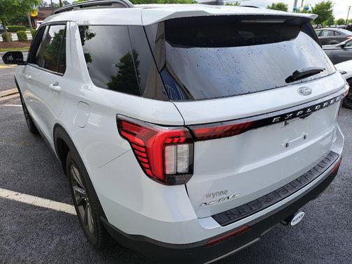 SPACE WHITE METALLIC 2026 Ford Explorer Active