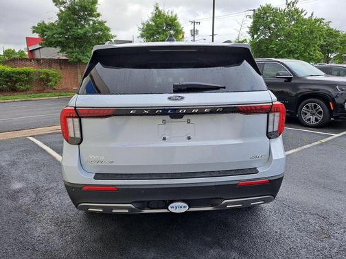 SPACE WHITE METALLIC 2026 Ford Explorer Active
