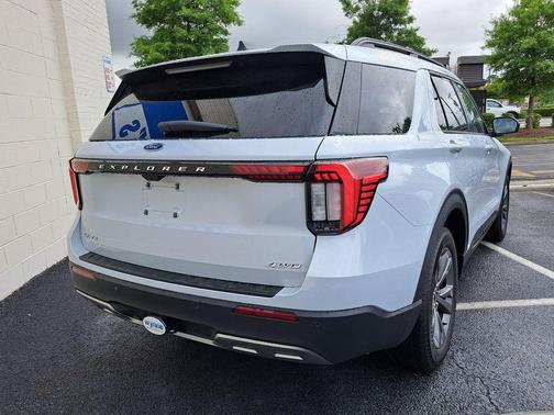SPACE WHITE METALLIC 2026 Ford Explorer Active
