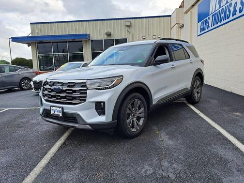 SPACE WHITE METALLIC 2026 Ford Explorer Active