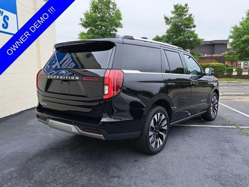 AGATE BLACK METALLIC 2026 Ford Expedition Platinum