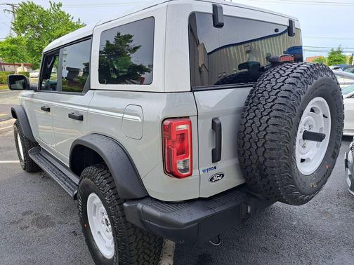 AVALANCHE GRAY 2026 Ford Bronco Heritage Edition