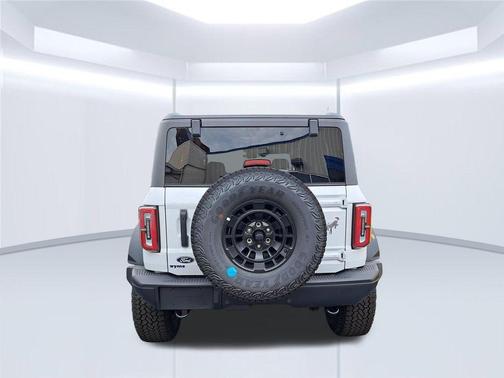 Oxford White 2026 Ford Bronco Badlands