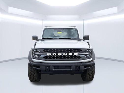 Oxford White 2026 Ford Bronco Badlands