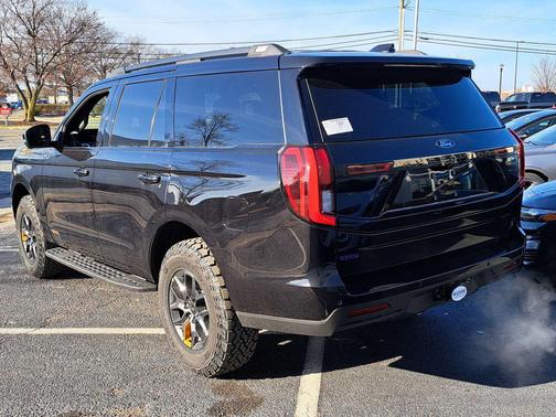 AGATE BLACK METALLIC 2026 Ford Expedition Tremor