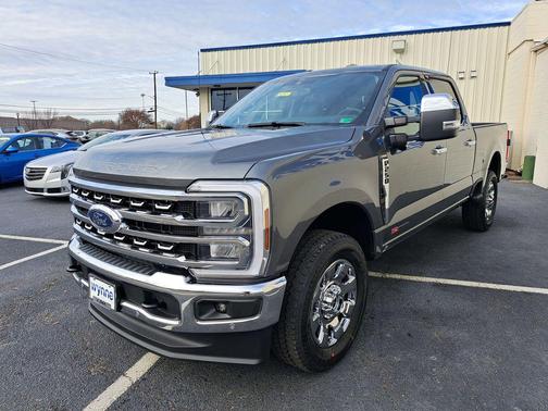 CARBONIZED GRAY 2026 Ford F-250 Lariat