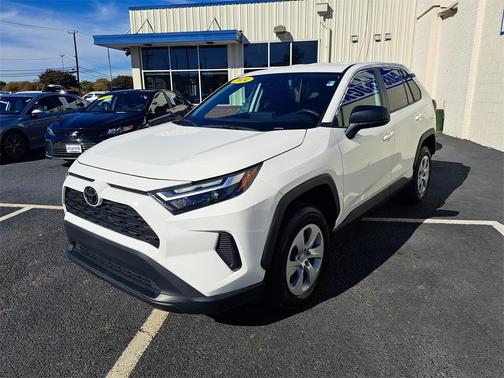 2024 Toyota RAV4 LE