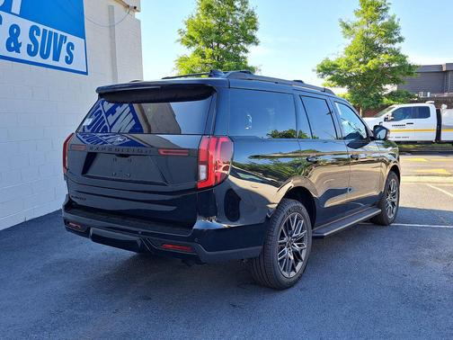 Agate Black Metallic 2026 Ford Expedition Platinum
