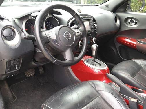 White Pearl 2011 Nissan Juke SL