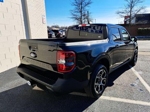 SHADOW BLACK 2025 Ford Maverick Lariat