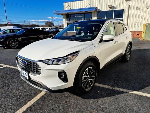 2026 Ford Escape PHEV SE