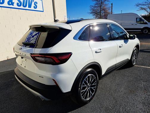 2026 Ford Escape PHEV SE