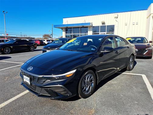 2024 Hyundai ELANTRA SEL