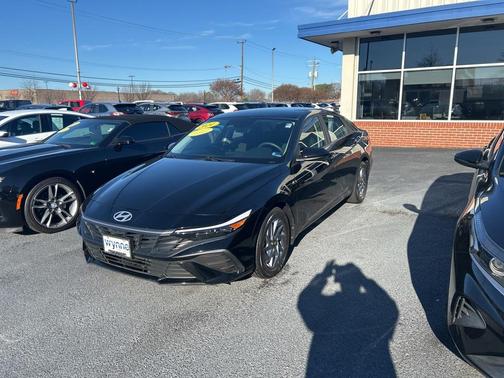 2024 Hyundai ELANTRA SEL