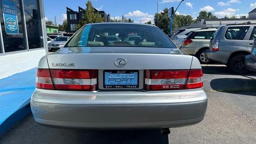 2000 Lexus ES 300 Base