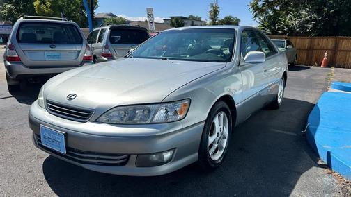 2000 Lexus ES 300 Base