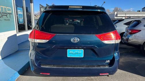 2011 Toyota Sienna LE