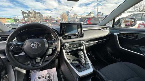 2020 Toyota RAV4 LE