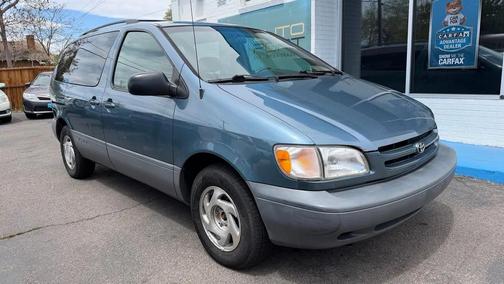 Blue 2000 Toyota Sienna
