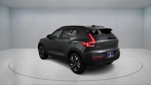 2026 Volvo XC40 B5 Plus