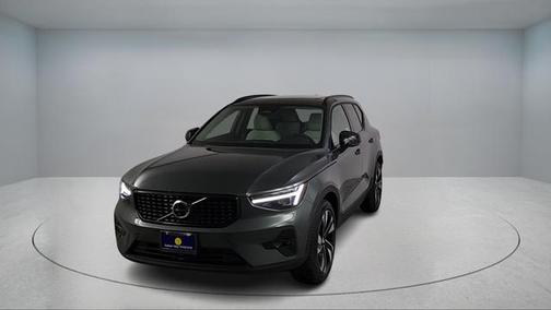 2026 Volvo XC40 B5 Plus