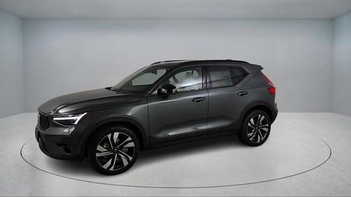 2026 Volvo XC40 B5 Plus