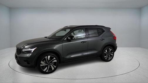 2026 Volvo XC40 B5 Plus