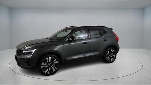 2026 Volvo XC40 B5 Plus
