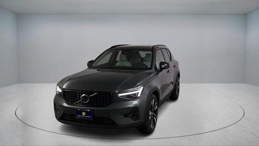 2026 Volvo XC40 B5 Plus