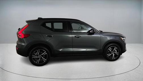 2026 Volvo XC40 B4 Core